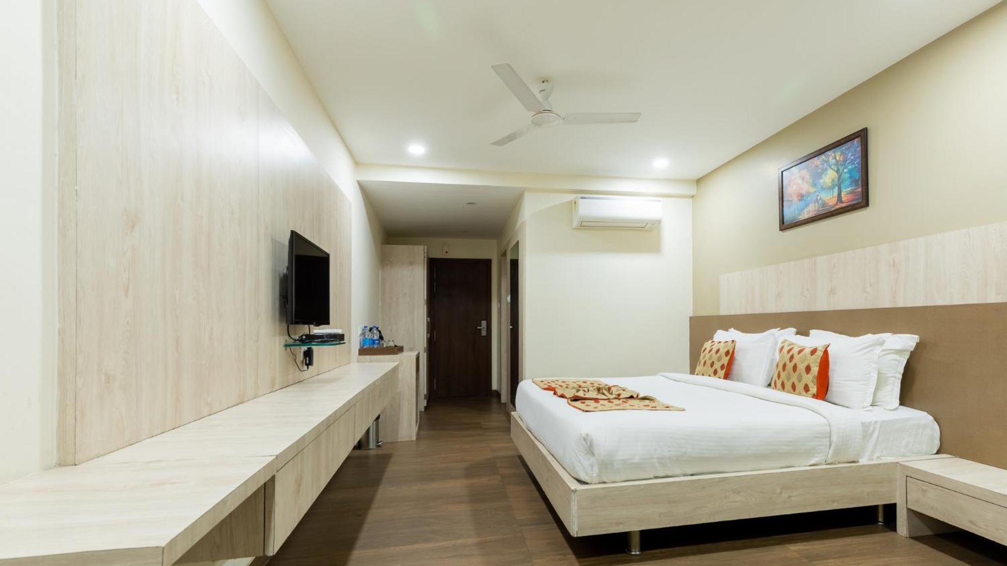Monk'S Nirvanaa Hotel & Resort Indore Exterior photo